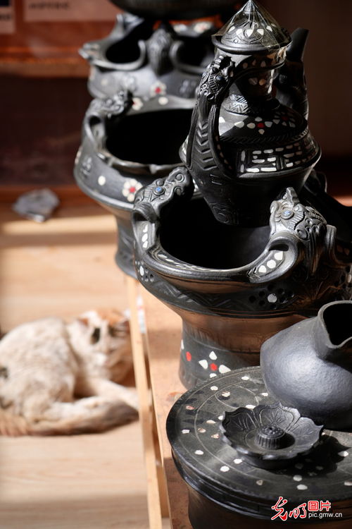 藏族黑陶烧制技艺 古老文化的传承与焕新